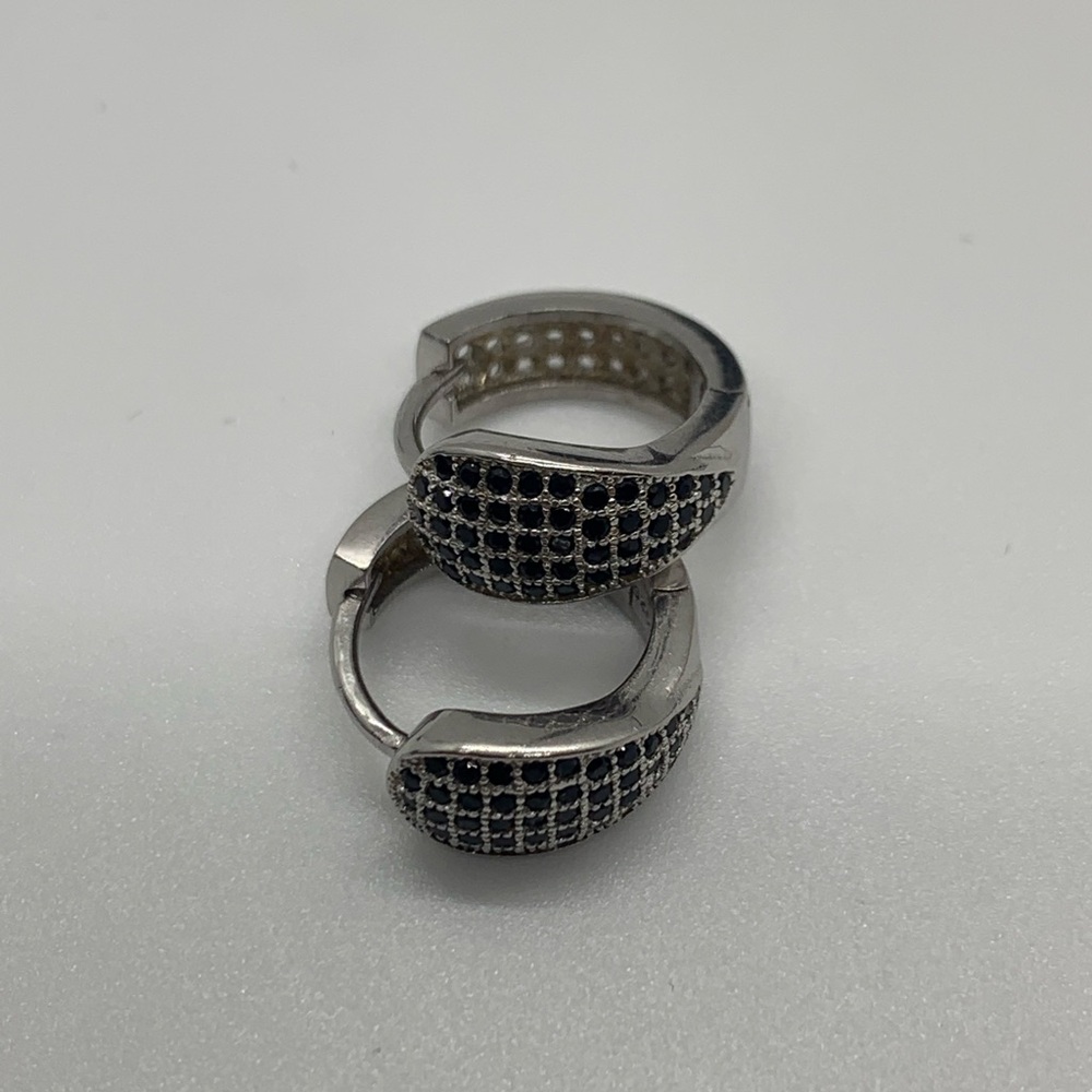 Chic Silver and Black Stone Hoop Earrings